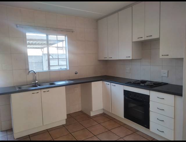 2 BEDROOM TOWNHOUSE FOR SALE IN SONNEGLANS
